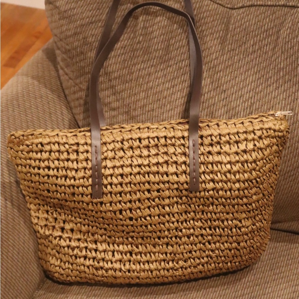 Large Woven Straw Tote Beach BagLightweight Zipper Closure Lined Stylish Design
